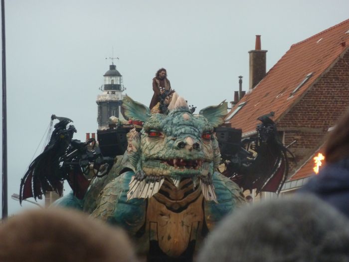 Le Dragon entre dans la ville